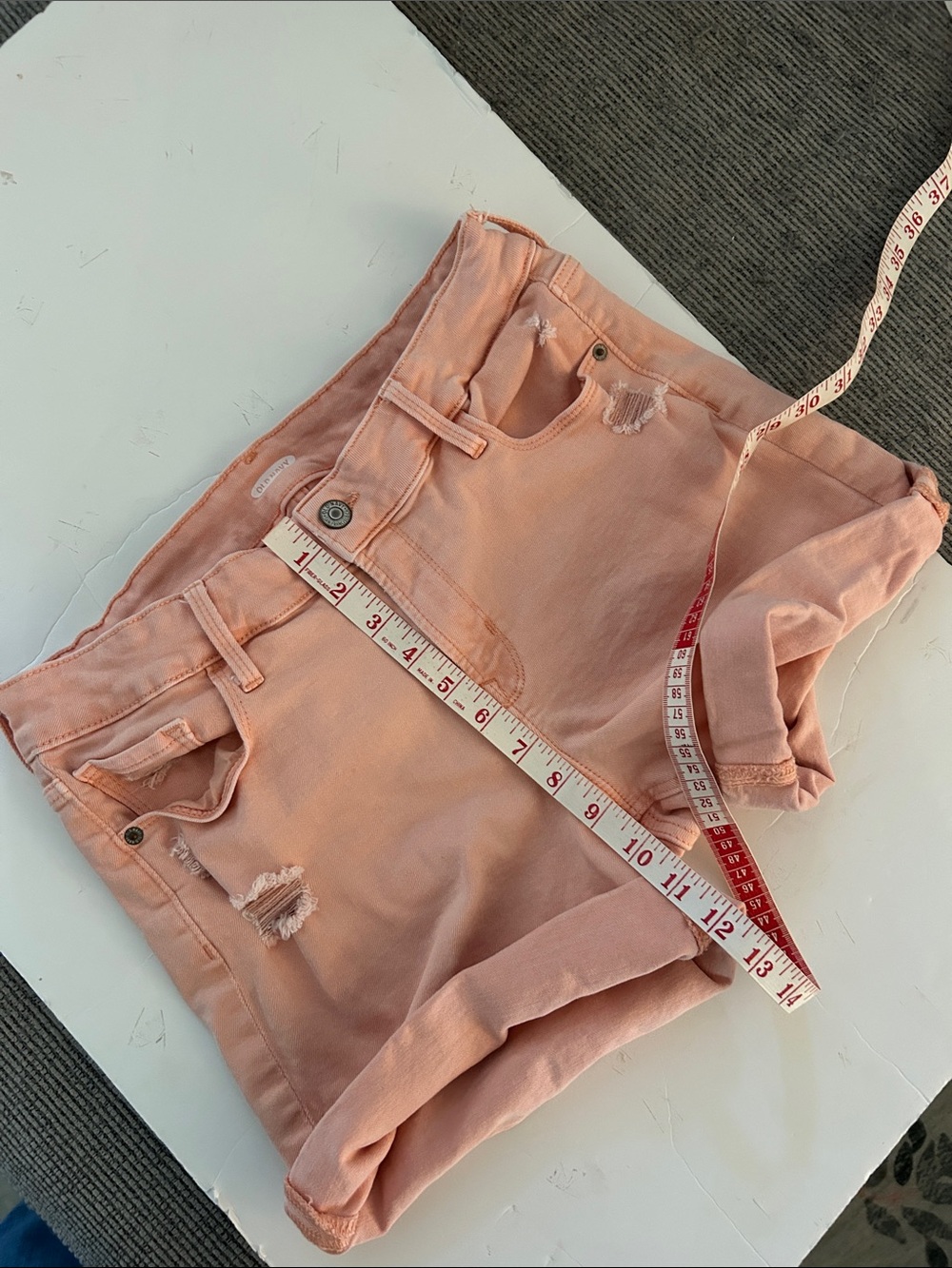 Old Navy Peach Rolled Hem Distressed Jean Shorts size 10 - Picture 8 of 10